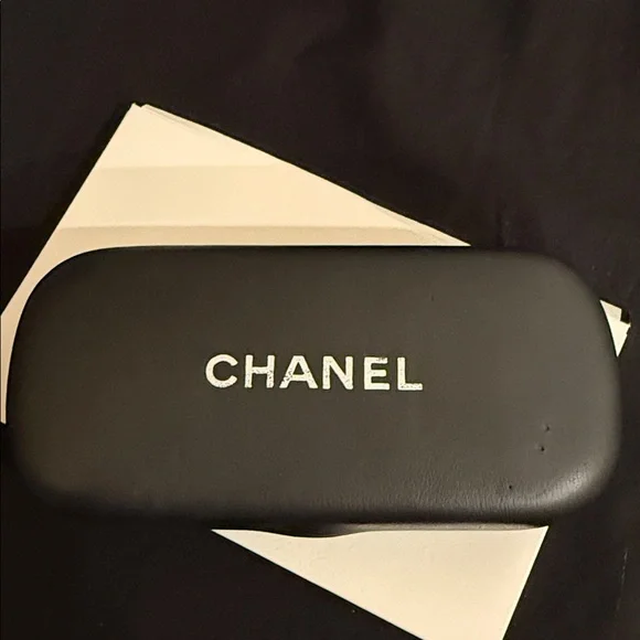 CHANEL Tortoise Shell Sunglasses - Picture 7 of 7